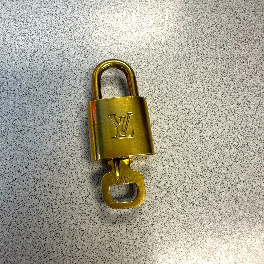 Louis Vuitton lock and Key #312